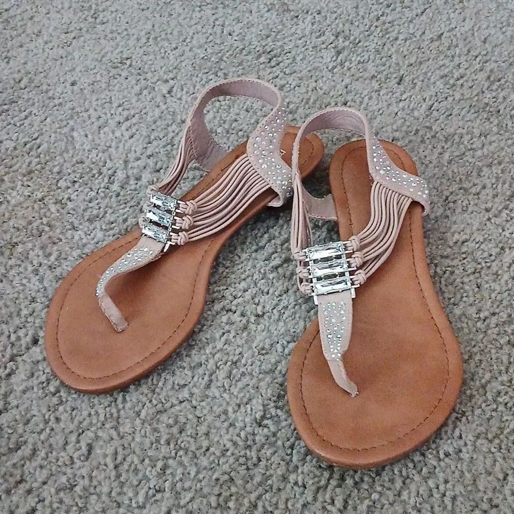 Madden Girl tan sparkle embellished sandals Sz 7 EUC